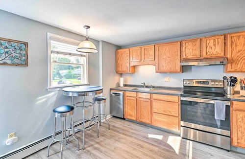 Delmar Apartamento | Cozy + Walkable Delmar Getaway w/ Fire Pit!