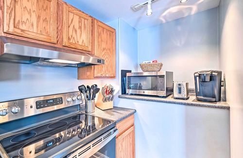 Delmar Apartamento | Cozy + Walkable Delmar Getaway w/ Fire Pit!