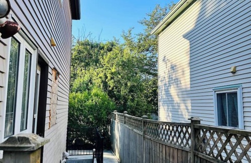 Thornhill Casa | "Cozy Walkout Basement Suite with Private Entrance"