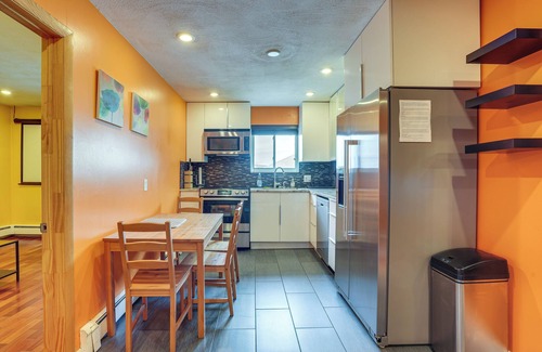 South Side Condominio | Cozy Waltham Condo ~ 11 Mi to Downtown Boston!