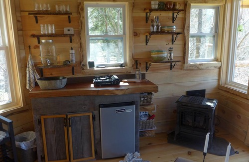 Moretown Cabina | Cozy warm treehouse with Amazing views! Winter Paradise! Hike from cabin