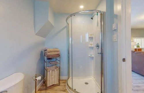 East Durham Casa | Cozy Waterfall BnB - Close To Mountains and Hikes