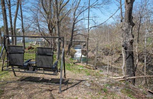 East Durham Casa | Cozy Waterfall BnB - Close To Mountains and Hikes