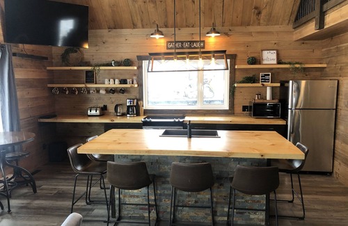 Lac du Bonnet Cabina | Cozy Waterfront Cabin on 20 Acres!