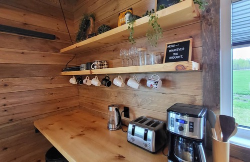 Lac du Bonnet Cabina | Cozy Waterfront Cabin on 20 Acres!