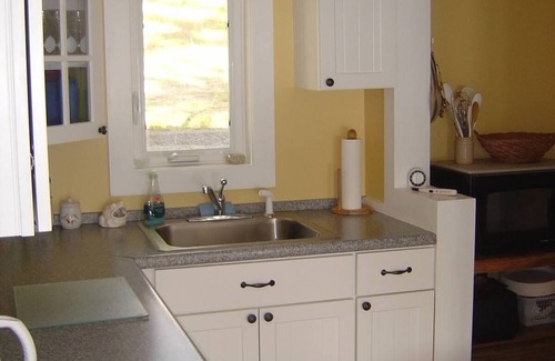 Freedom Cabaña | Cozy waterfront cottage right on Berry Bay part of Ossipee Lake.