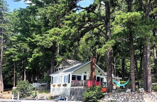 Freedom Cabaña | Cozy waterfront cottage right on Berry Bay part of Ossipee Lake.