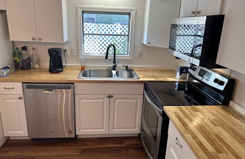 Crystal River Casa | Cozy Waterfront Fish Camp- Catch Dinner from your Dock!