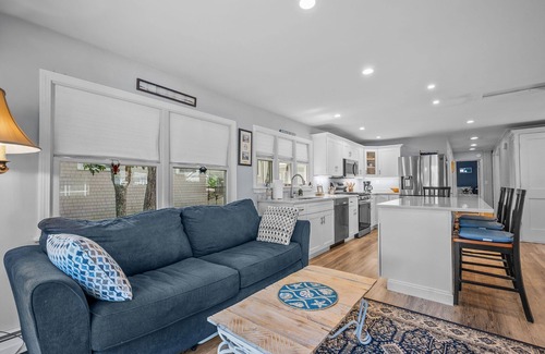 Mashpee Casa | Cozy Waterfront Getaway Dog-Friendly Peaceful Views & Easy Kayak Access