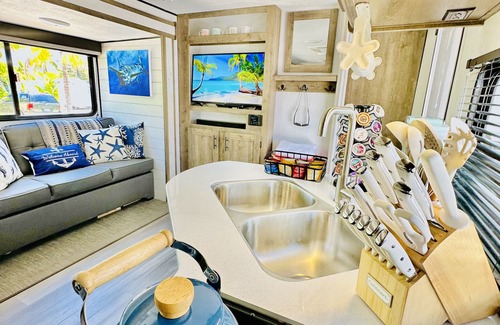 Key Largo Alquiler De RV | Cozy Waterfront Retreat w/ Private Boat Dock + Tiki