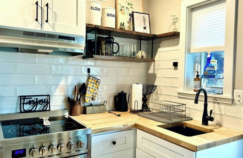 Somers Cama Y Desayuno | Cozy Waterfront Retreat Near Flathead Lake