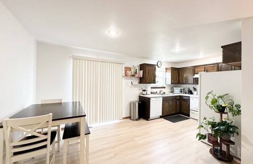 New Century Casa | Cozy Weekend Getaway In Gardner