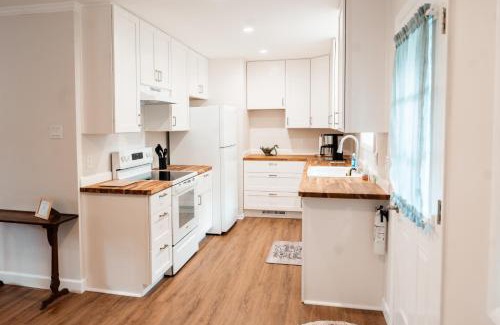 Cedar Bluff Casa | Cozy Weekend Retreat for UT Parents in W Knoxville
