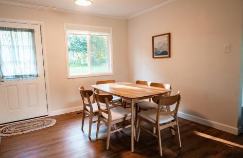 Cedar Bluff Casa | Cozy Weekend Retreat for UT Parents in W Knoxville
