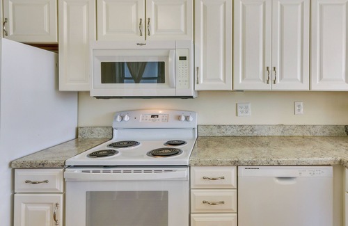 Westbrook Center Casa | Cozy Westbrook Vacation Rental - Walk to Beach!