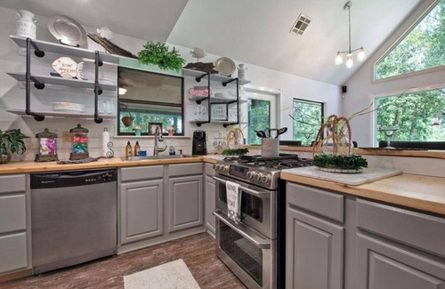 Tangipahoa Parish Casa | Cozy Whispering Hideaway- Indulge in serenity and unwind in nature.