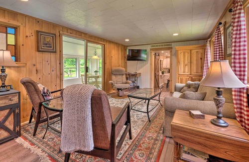 Lisbon Cabina | Cozy White Mountains Getaway w/ Wood Fire Pit