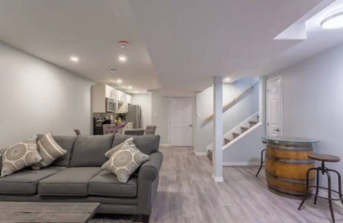 Niagara-on-the-Lake Casa | Cozy Wine Chateau-Niagara on the lake W/Fire table