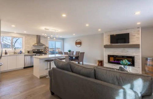 Niagara-on-the-Lake Casa | Cozy Wine Chateau-Niagara on the lake W/Fire table
