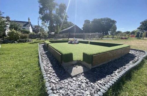 Llanfairpwllgwyngyll Cabina | Cozy Winter Hot Tent With Log Burner, Tv & Hot tub