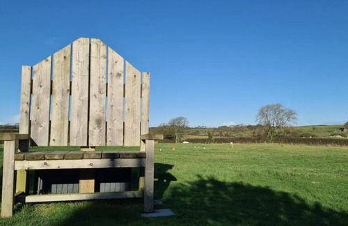 Llanfairpwllgwyngyll Cabina | Cozy Winter Hot Tent With Log Burner, Tv & Hot tub