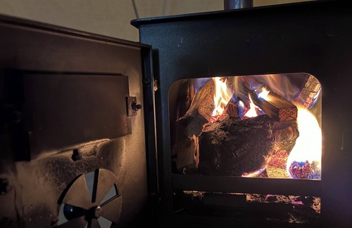Llanfairpwllgwyngyll Cabina | Cozy Winter Hot Tent With Log Burner, Tv & Hot tub