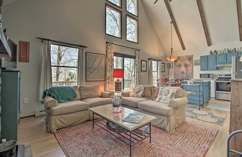 Wintergreen Cabaña | Cozy Wintergreen Cabin Near Mountain Inn & Slopes!