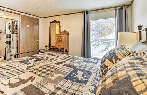 Elcho Casa | Cozy Wisconsin Getaway w/ Deck & Fire Pit!