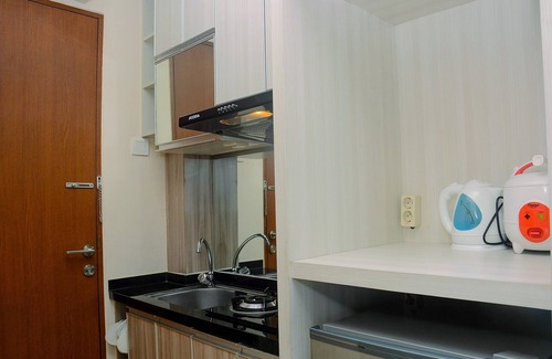 Kayu Putih Apartamento | Cozy With Good Location Studio At Tifolia Apartment By Travelio