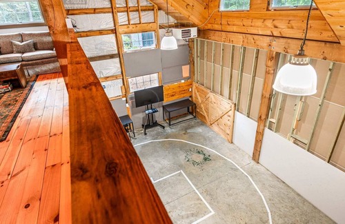 Bynum Cabaña | Cozy Wooded barndominium near Chapel Hill