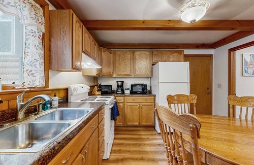 Friendship Casa | Cozy wooded duplex w/WiFi, full kitchen, shared W/D & near lakes & trails