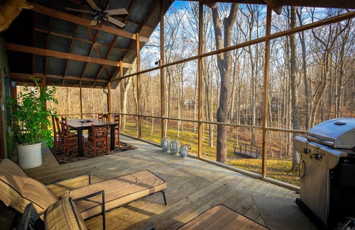 Indianapolis Casa | Cozy Wooded Lodge - 15 mins to Indy