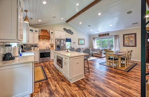 Windwood Coves Casa | Cozy wooded Rancher 3mins from lakefront beach!
