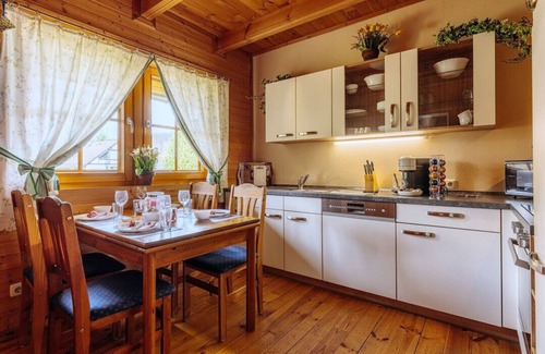 Steina Casa | Casa de madera acogedora, de unos 80 metros cuadrados con jardín cercado - perros willk. - WLAN incl