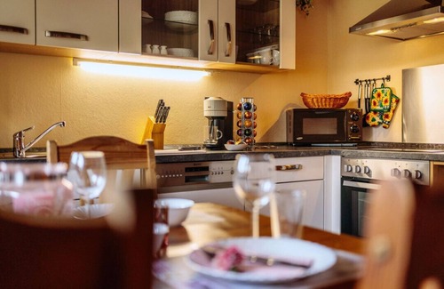Steina Casa | Casa de madera acogedora, de unos 80 metros cuadrados con jardín cercado - perros willk. - WLAN incl