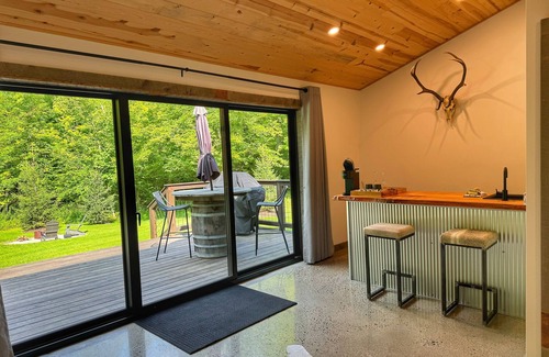 Madison Cabina | Cozy Woodside Cabins w/Hot Tub, Private Deck & Scenic Trails in Wine Country