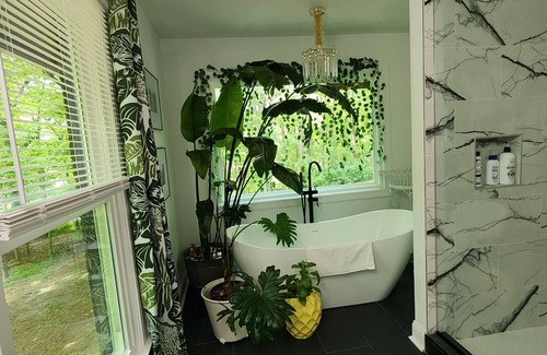 Mount Mourne Casa | Cozy Woodsy Retreat in Metro CLT