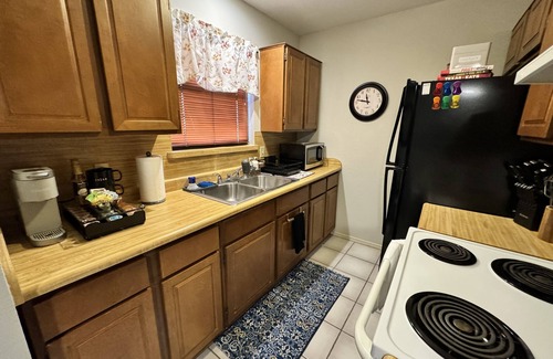 Southwest Carrollton Apartamento | Cozy Work Retreat in North Dallas-Addison Area…Pet Friendly!