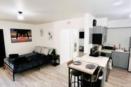 Northeast Miami Apartamento | Cozy xxl studio FREE Parking