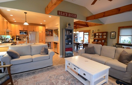 East Haven Casa | Cozy, year round beachside cottage just steps to the water