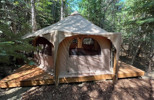 Boundary County Cabina | Cozy yurt nestled in a private forest