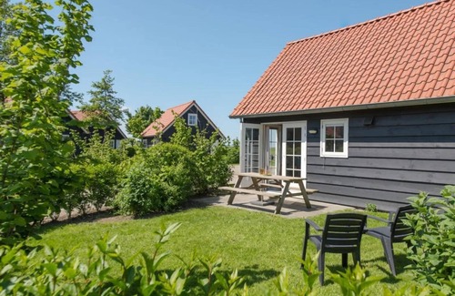 Wemeldinge Casa | Cozy Zeeland Cottage for 4 people on the edge of the park!