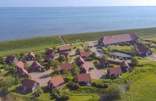 Wemeldinge Casa | Cozy Zeeland Cottage for 4 people on the edge of the park!