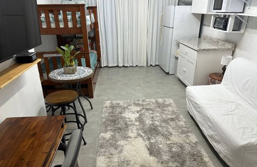 Palmetto Estates Apartamento | Cozy1/1 Studio Apt with private bathroom, car port and entrance close2 Miami Zoo