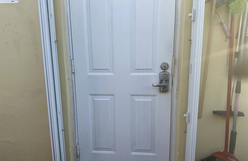 Palmetto Estates Apartamento | Cozy1/1 Studio Apt with private bathroom, car port and entrance close2 Miami Zoo
