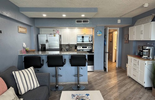 Bridgeport Heights Condominio | Cozy1-bedroom condo on Daytona Beach! Ocean views with 2 pools & balcony.