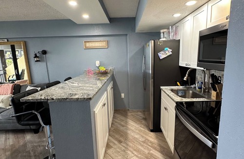 Bridgeport Heights Condominio | Cozy1-bedroom condo on Daytona Beach! Ocean views with 2 pools & balcony.