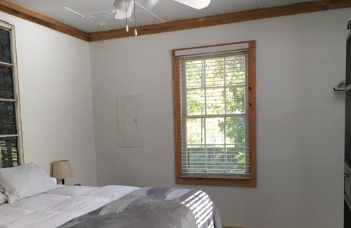 Dalton Cabaña | Cozy1-Bedroom Cottage in Historic Dalton