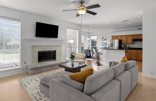 Carrollton Casa | Cozy4B2.5B｜Lush Backyard for leisure｜Fully furnished｜Garage access #42456