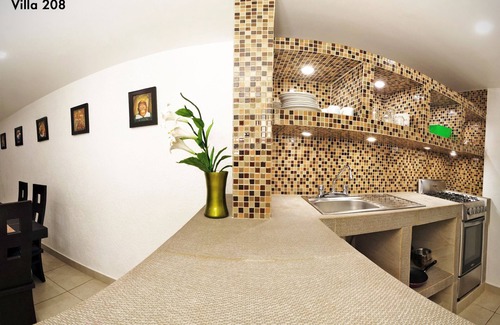 Granjas del Marqués Villa | Hermosa casa recién remodelada cerca de la playa.